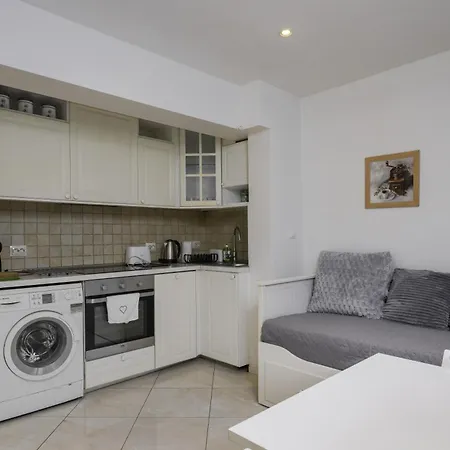 Daire Bright & Cozy 1bd With Balcony Close To South Park By Flat Mаnager Sofya
